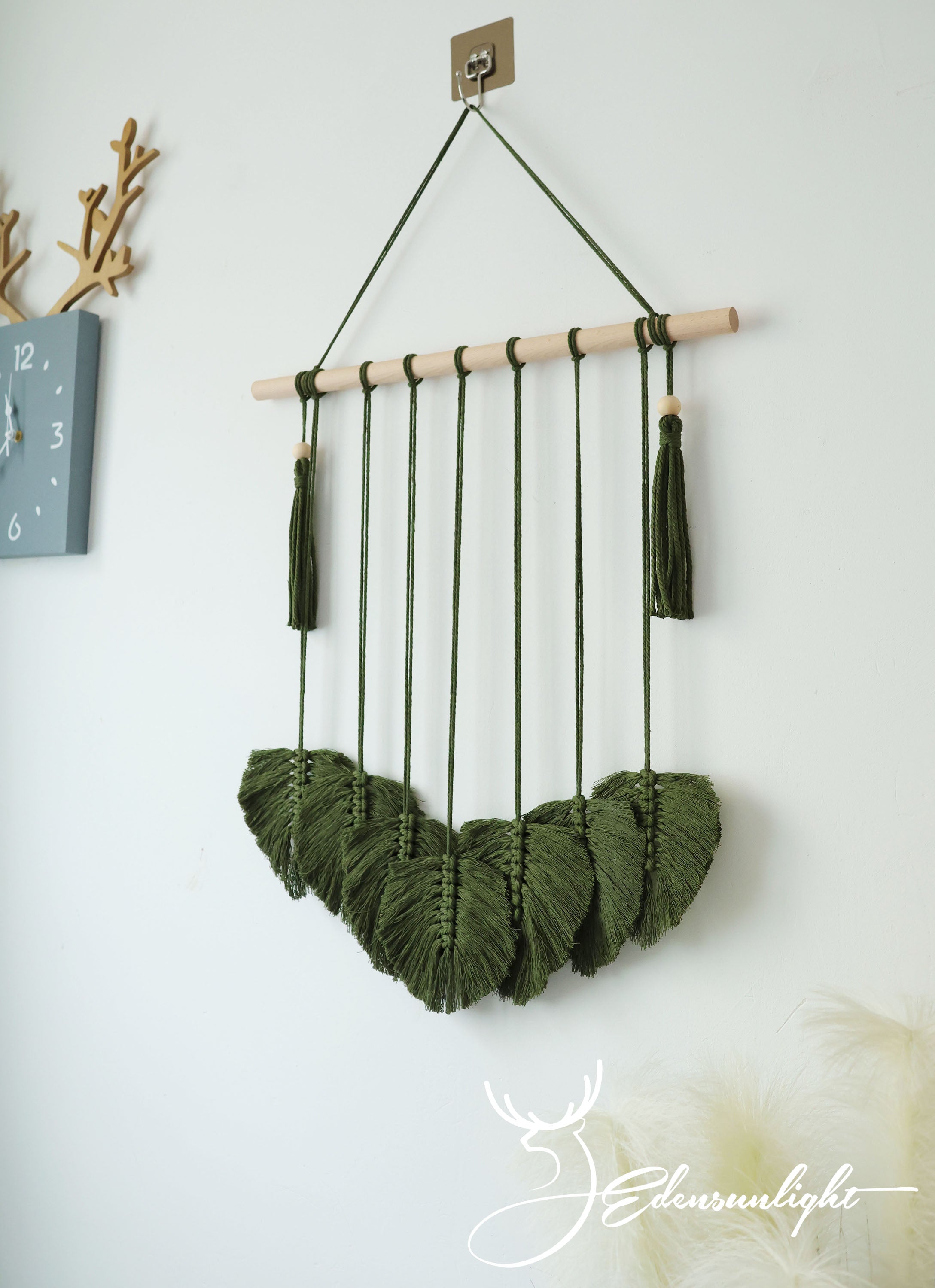 Macrame photo display hanging，Boho picture hangerorganizer for home decor