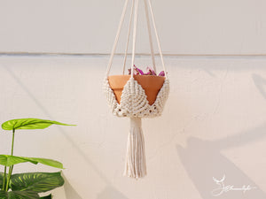 Macrame plant hanger, handwoven Macrame plant pot holder, bohemian plant wall hanging