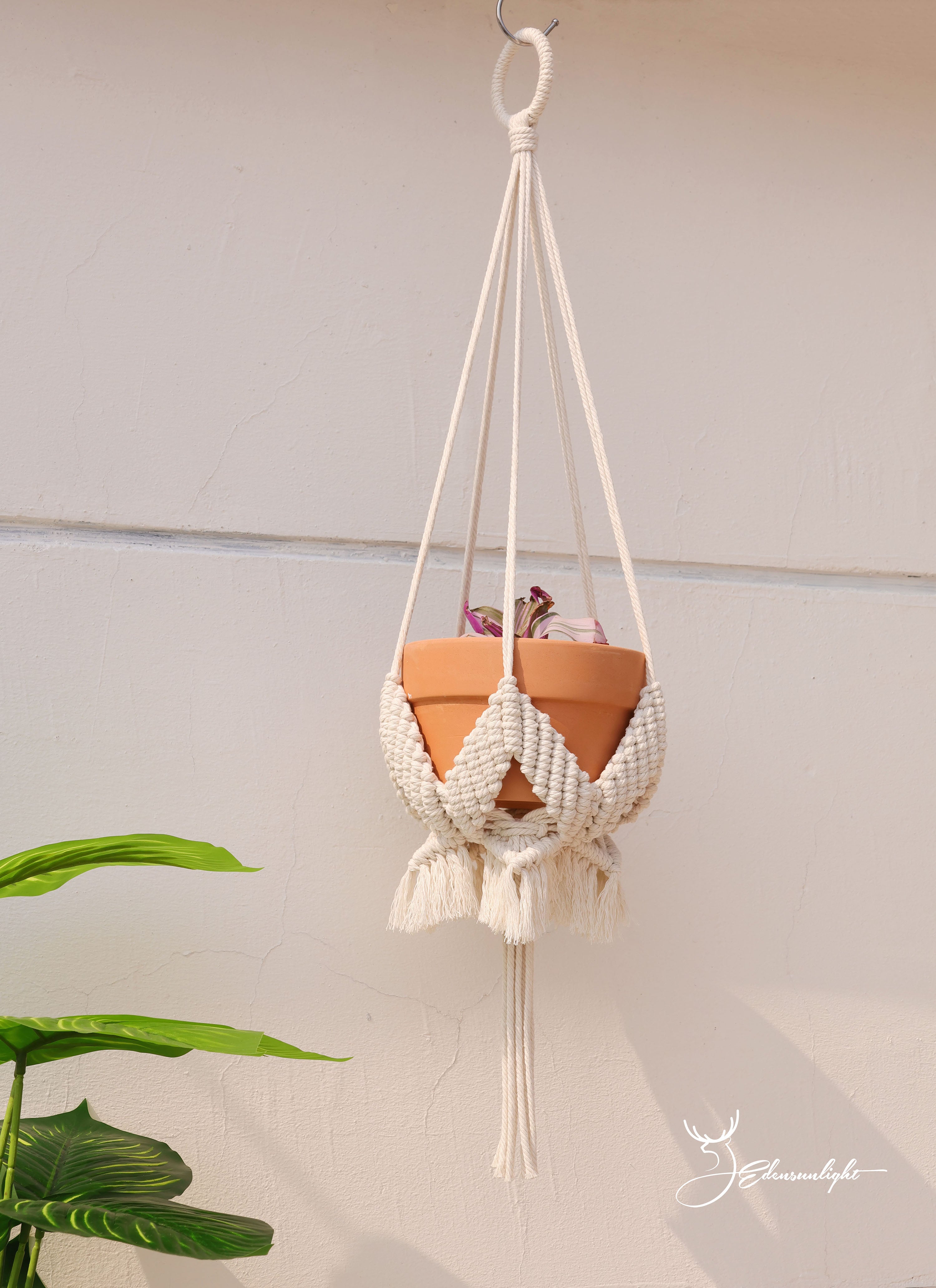 Macrame plant hanger, handwoven Macrame plant pot holder, bohemian plant wall hanging