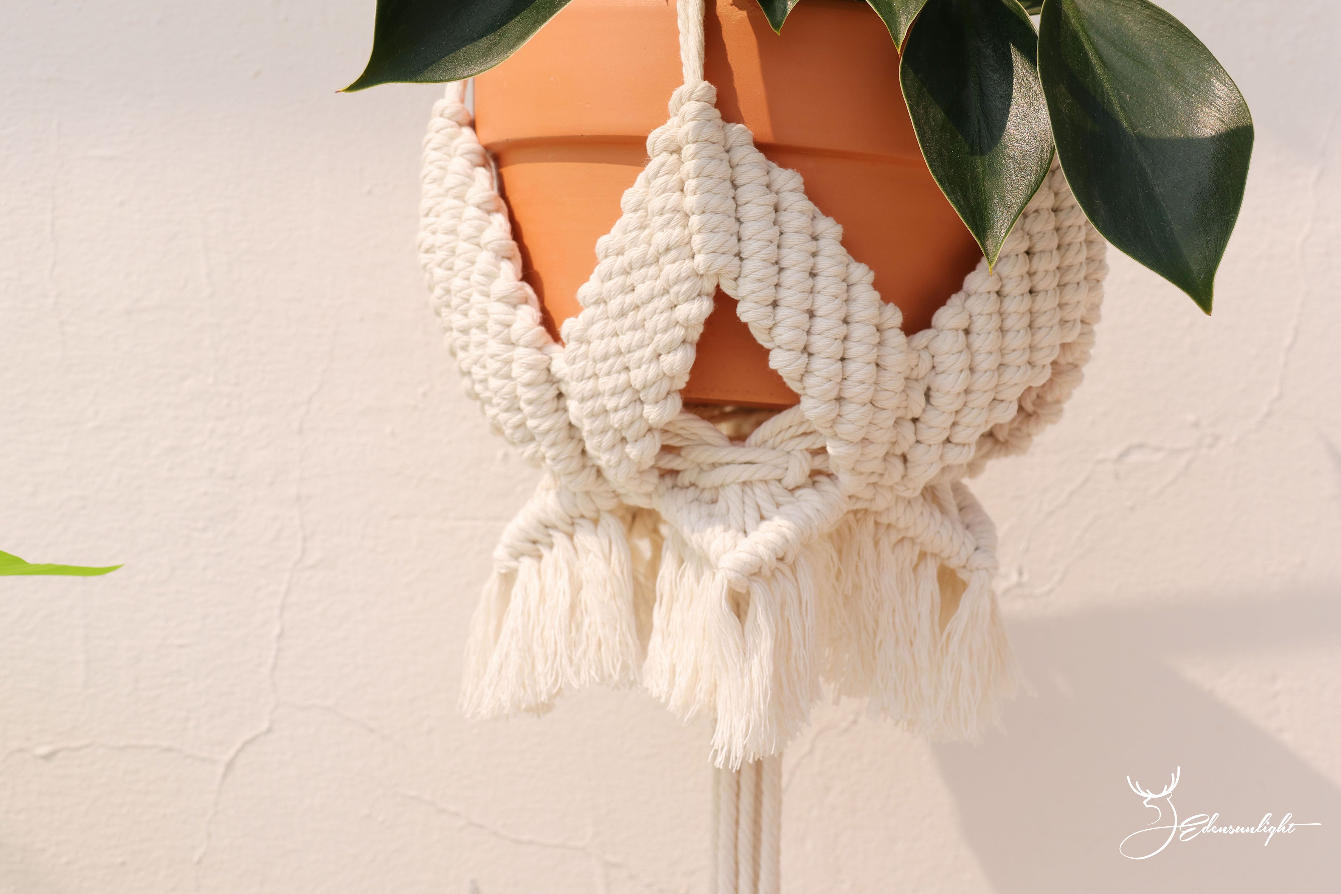 Macrame plant hanger, handwoven Macrame plant pot holder, bohemian plant wall hanging